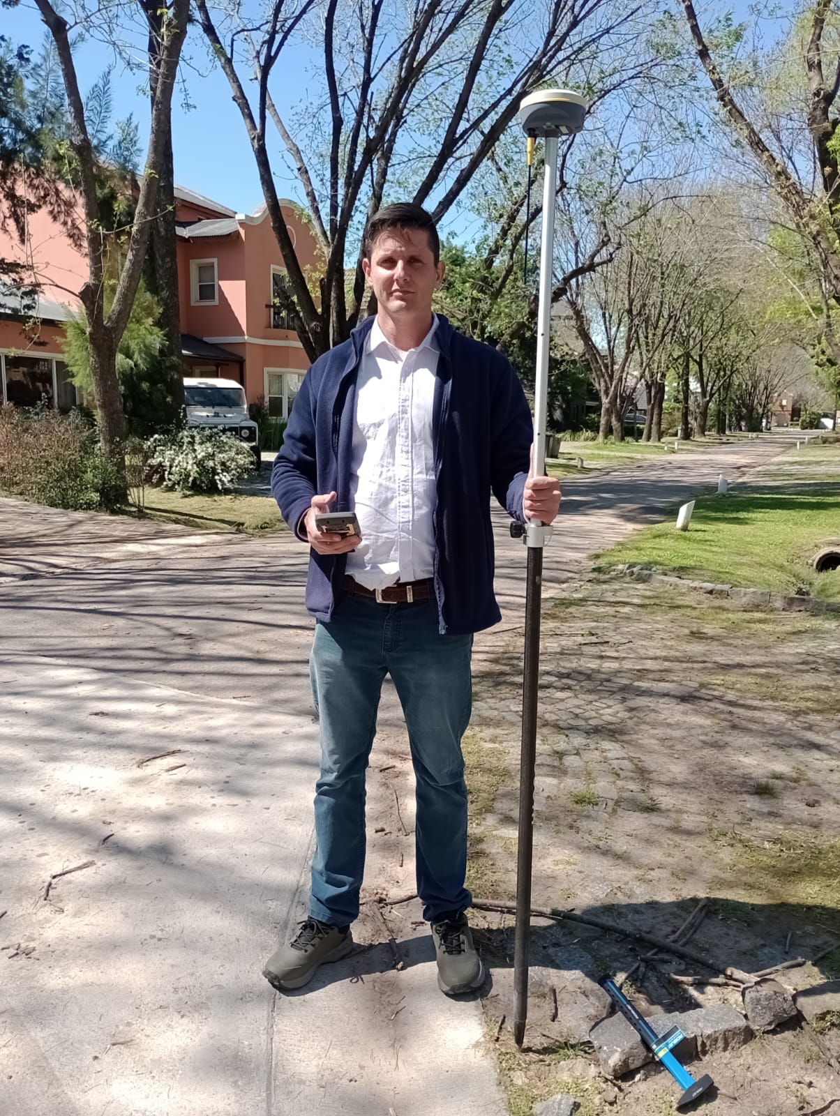 Pablo trabajando en agrimensura - Subdivisiones